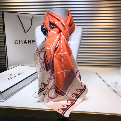 Chanel香奈兒 極品流弊香粉必入啊Chanel最新款~氣質到骨子裡香奶奶新一季的面料超高級底部是全暗紋菱格紋和雙C Logo提花實物打開真的被驚豔了~韌性很強 不容易被輕易勾絲！今年新出的系列~真的被這樣的設計美到上身效果logo若隱若