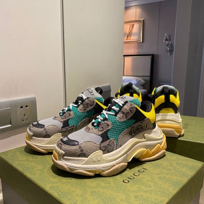 Gucci x Balenciage Triple S 巴黎世家聯名情侶款老爹鞋，純原正確版本，兩大品牌都運用了自己獨有元素，Triple S經典運動老爹鞋相信大家都不陌生，早已被大家秀盡各大網圈，首發原底八層組合大底，首家