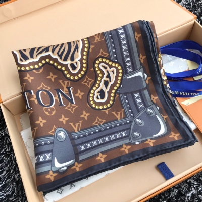 Louis Vuitton LV路易威登 設計樣式，並融入路易威登的monogram花卉圖案印花工藝結合，打造經典與前衛造型的完美配飾強烈推薦手慢無千萬別去專櫃買絕對一模一樣，100%頂級斜紋真絲價格