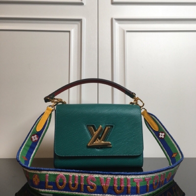 LOUIS VUITTON LV路易威登 原單50280綠配藍 本款 Twist 中號手袋取材 Epi 皮革，再令皮革 Monogram 花卉綻放於刺繡寬肩帶底部，後者兩側分別呈現迷你 Monogra