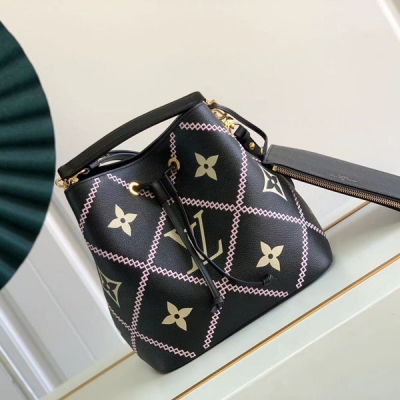 LOUIS VUITTON LV 路易威登 M46023 M56888本款 NéoNoé 水桶包取材柔軟 Monogram Empreinte 皮革，以印花、壓紋和刺繡呈現別致圖案，致敬品牌硬箱絎縫內