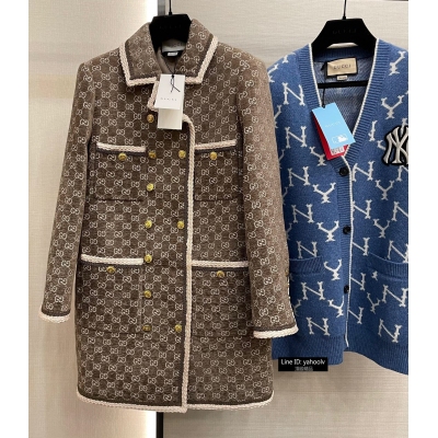 GUCCI古馳 2021fw 秋冬最新款提花風衣 無風衣不秋天的季節必入的款式 增添氣場的加分神器 版型一貫的經典 非常注重肩部線條的設計 給人感覺乾淨俐落的知性美 織帶、面料的質感好到完美 經久耐穿場合必備 現貨發售