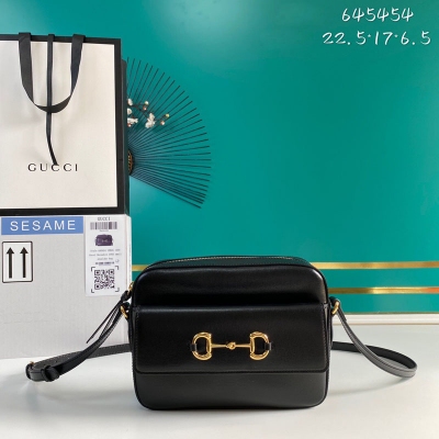 GUCCI古馳 新款。市場頂級獨家控貨，專櫃品質 採用進口牛皮，原廠五金！精緻做工。獨家實物拍照品質如圖可見。款號: 645454。尺寸：寬22.5*高17*側寬6.5。顏色：克色全皮 配全套專櫃包裝