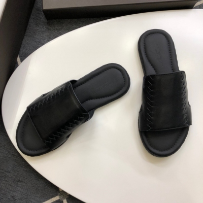 BV Bottega Veneta 頂尖高品質 時尚休閒拖鞋經典款 39-44 經典發售！(高品質）頂級手工藝編織裝飾 原版皮全面進口小牛皮編織，墊腳超軟小牛皮！正品橡膠防滑大底！超強舒適感！