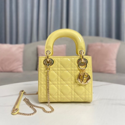 Dior迪奧 小雞黃漆皮/金扣 Lady Dior mini 原單高品質、經典三格漆皮小牛皮，可手提亦可肩背或斜挎，尺寸：17cm/鏈條120cm 超級仙女的顏色 無可挑剔