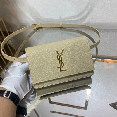 Yves Saint laurent YSL 聖羅蘭 專櫃最新款可調節式腰包，可拆式翻蓋小包可單獨當手包使用，只有一個尺寸哦，長度調節範圍為65-110cm！百分百小牛皮，一個內袋，一個拉鍊袋，四個卡槽，！集腰包，胸包，斜挎包，手包與一身的