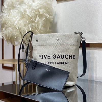 Yves Saint Laurent YSL聖羅蘭 RIVE GAUCHE 專櫃最新RIVE GAUCHE法式麻布水桶包，簡約大氣的造型絕對是街拍爆款，Rose也在用噢！包身採用進口耐磨防水麻布製作，肩帶及底部配原廠牛皮，耐用程度大大提高，