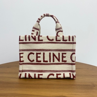 Celine 新品上線 新推出BAIE DES ANGES夏季系列，帆布面料、大間縫隙、柔軟織物的材料！營造出度假氛圍，特別亮眼！配有長肩帶，手提肩背斜挎！好看又方便 容量：容量杠杠噠！上班族，寶媽，日常出門不用擔心東西多放不下啦！搭配：百