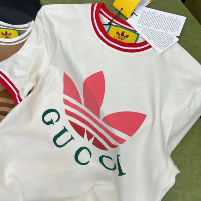 GUCCI古馳 2023ss 春夏新款聯名T 面料定織染色 胸前logo進口水漿印 gucci trefoil印花 融匯兩個品牌豐富且歷史悠久的典藏元素 閉眼入的時尚感SML