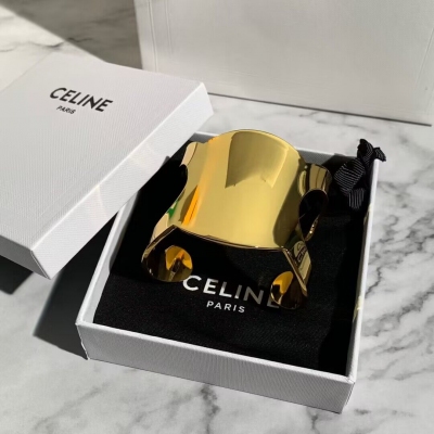 Celine 瑟琳 施令系列手環 俘獲一眾少女心