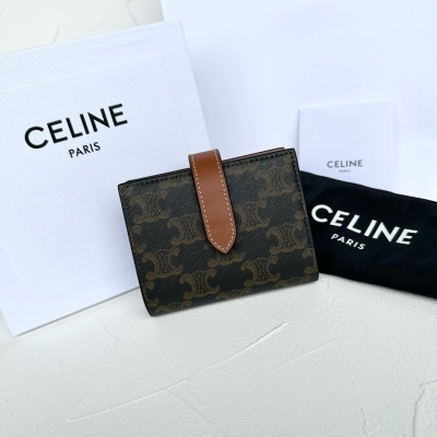 Celine TRIOMPHE小號標誌印花羊皮革飾帶錢包 黃褐色 尺寸:10.5×9×2釐米 型號:100262