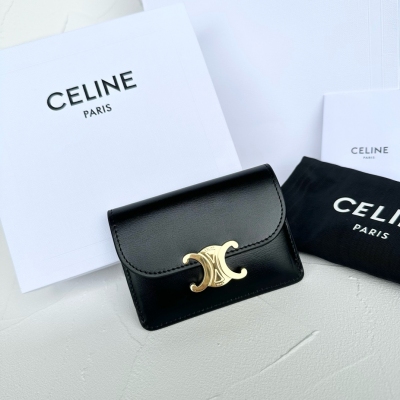 Celine TRIOMPHE 亮澤牛皮革翻蓋黑色卡包 尺寸:10x7.5×2釐米 型號:101583