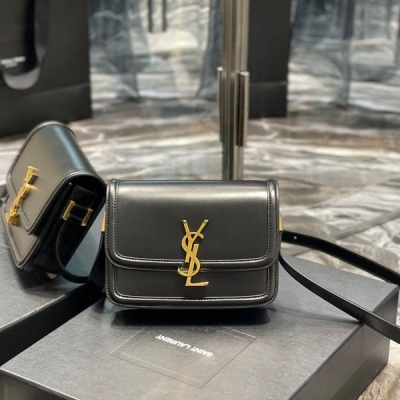 YSL聖羅蘭Yves Saint Laurent SOLFERINO BOX 必火爆款，還沒上市就攻陷了整個時尚圈，懷舊左岸，靈感來自巴黎左岸街名Rue De Solferino為名！包包採用原廠細牙籤紋Box牛皮，手感及皮面的柔韌度都