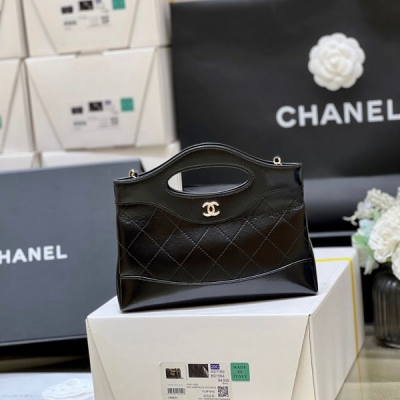 Chanel香奈兒 2024C 早春度假系列 31bag nano爆款來啦 推出的31bag nano！超級火爆 實物也非常可愛！屬於經典永不過時款 可愛的同時也很實用，可以放下兩枚大手機 上身搭配也無敵好看！超級推薦 原廠正品bodin.