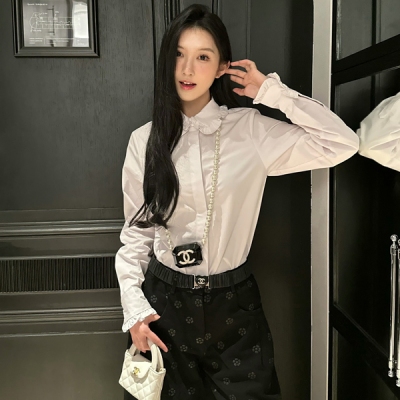 Chanel香奈兒 2024fw 木耳邊宮廷風襯衫 簡約宮廷風貴氣優雅 修身的剪裁完美搭配牛仔褲 告別白襯衫的休閒臃腫 全新的浪漫情懷 SML