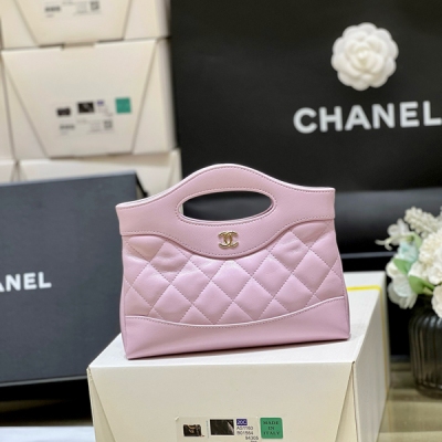 Chanel香奈兒 至尊版本 純原廠 2024S 31bag nano 新版本是油蠟羊皮！經典中的天花板，超實用耐看 實物非常可愛！可以同時放下兩枚大手機！推薦 皮料：歐洲原廠bodin.joyeux油蠟羊皮 五金：義大利進口24k鍍厚金香