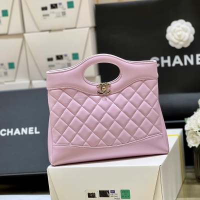 Chanel香奈兒 至尊版本 純原廠 31bag 2024S mini 31bag油蠟羊皮 新版本是平面油蠟羊皮！更顯檔次及耐用 經典中的天花板，超實用耐看 皮料：歐洲原廠bodin.joyeux油蠟羊皮 五金：義大利進口24k鍍厚金香檳色