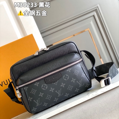 LV路易威登 LOUIS VUITTON LV 路易威登【特級原廠】M30233 黑花 皮料是義大利A級皮料是在於品質、五金、面料、手工、油邊、A級出品、圖片跟產品一致丶配全套包裝.尺寸:26x20x10.5CM