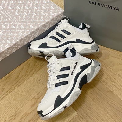 Balenciaga巴黎世家 Balenciaga x adidas 聯名系列 巴黎世家新款Triple S三葉草老爹鞋厚底運動鞋，限量款頂級版本！新配色首發出貨，堪稱目前市面上“最美老爹鞋”！原版開模 對版印花，原楦八層TPU組合大底！碼