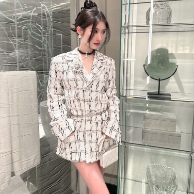 Chanel香奈兒 2023ss 翻領薄款格子外套中長款哦百搭不挑人 滿眼高級感 贈送胸針防塵袋SML