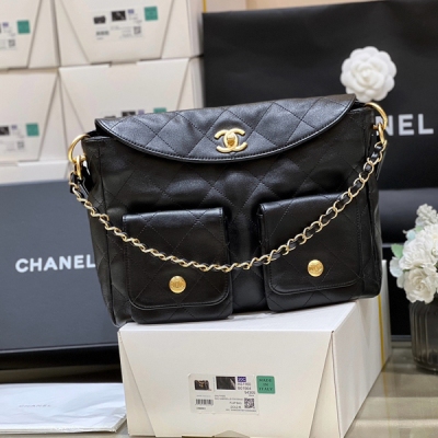 Chanel香奈兒 2024P 春夏預告系列 大爆款hobo復古包 最最值得購買的一款hobo 特別復古特別時髦 感覺背一萬年都不會過時 實用性非常強，小號可以手拎，也可以斜挎 容量非常大 超級推薦！原廠正品三隻羊小牛皮 19*24*5cm