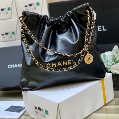 Chanel香奈兒 2024cc 春夏火爆22 bag垃圾袋 中號正品購入開發 獨家原廠方框小牛皮 本季最火最值得入手的系列，它的名字叫22 bag，小香凡是以數字命名的都必火爆也一定會成為經典超級時尚和大氣，非常好搭配，那就對啦背上就是頂