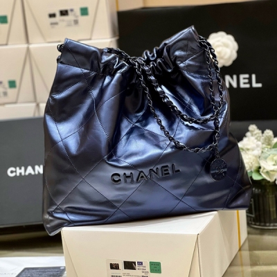 Chanel香奈兒 2024cc 春夏火爆22 bag垃圾袋 中號正品購入開發 獨家原廠方框小牛皮 本季最火最值得入手的系列，它的名字叫22 bag，小香凡是以數字命名的都必火爆也一定會成為經典超級時尚和大氣，非常好搭配，那就對啦背上就是頂