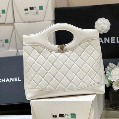 Chanel香奈兒 至尊版本 純原廠 31bag 2024S 新小號31bag油蠟羊皮 新小號是最新的尺寸！介於mini和大號之間！同時是平面油蠟羊皮！經典中的天花板，超實用耐看 皮料：歐洲原廠bodin.joyeux油蠟羊皮 五金：義大利